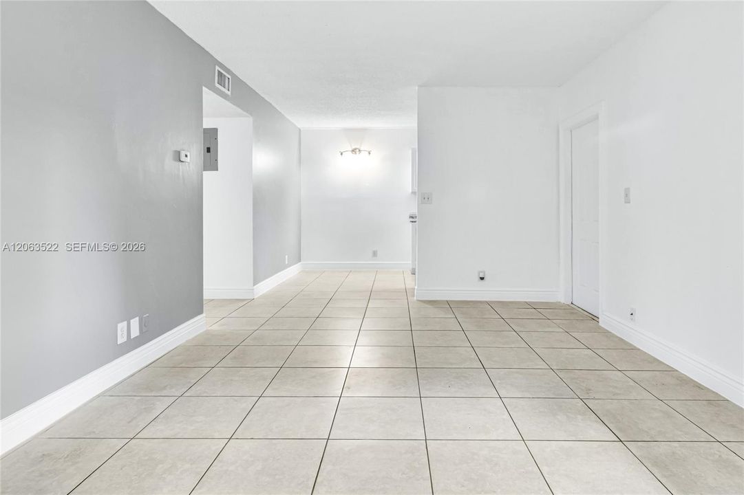 В аренду: $1,950 (2 спален, 1 ванн, 890 Квадратных фут)
