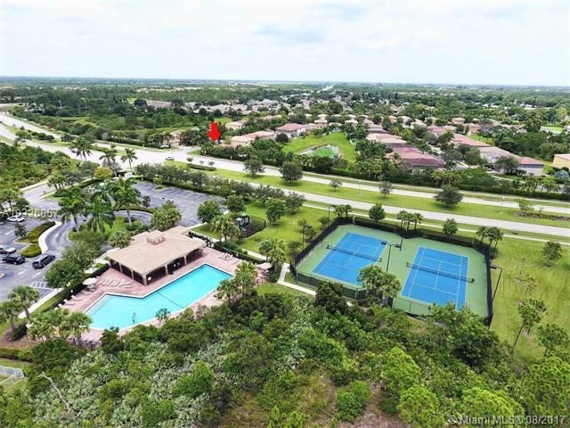 Graham clubhouse & pool