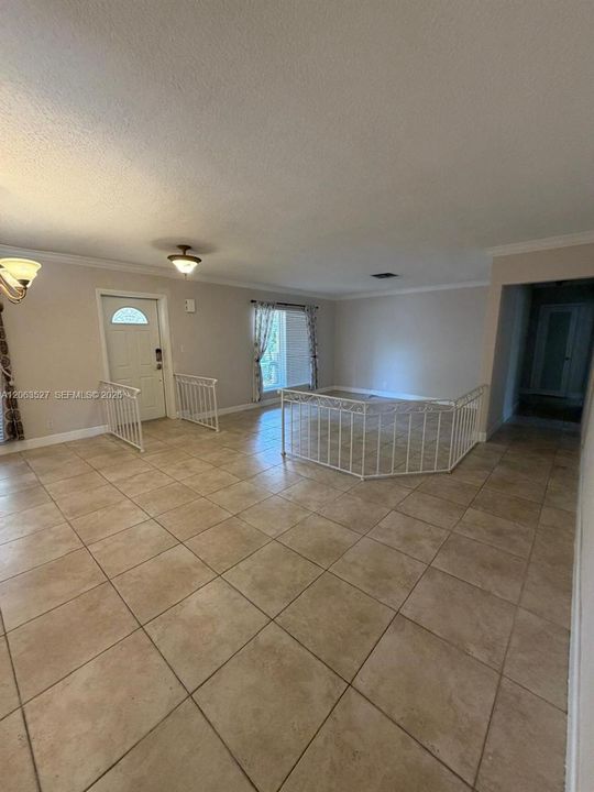 En Venta: $816,000 (3 camas, 2 baños, 1742 Pies cuadrados)