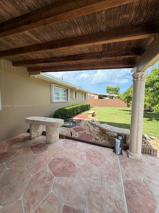 En Venta: $816,000 (3 camas, 2 baños, 1742 Pies cuadrados)