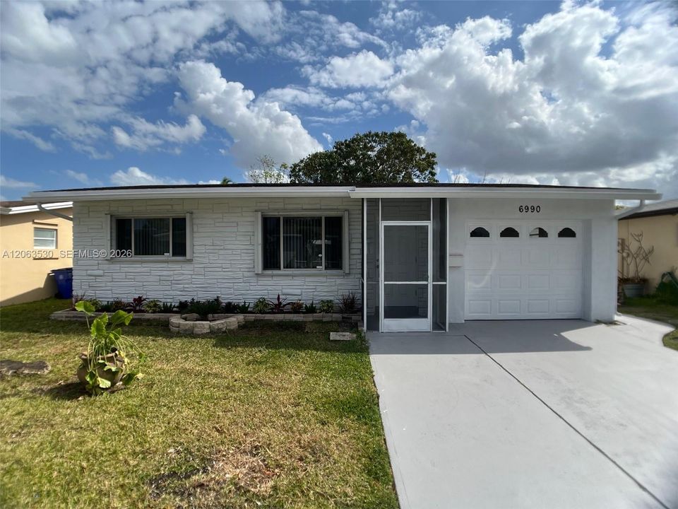 Activo con contrato: $289,900 (2 camas, 1 baños, 1061 Pies cuadrados)