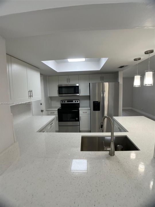 Activo con contrato: $289,900 (2 camas, 1 baños, 1061 Pies cuadrados)