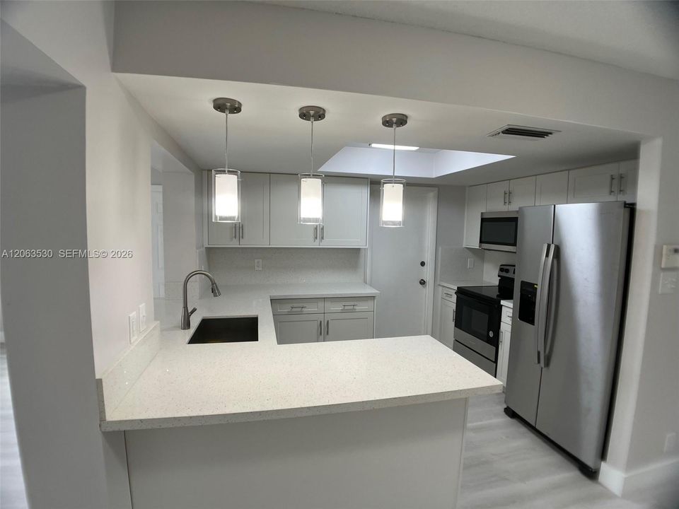 Activo con contrato: $289,900 (2 camas, 1 baños, 1061 Pies cuadrados)