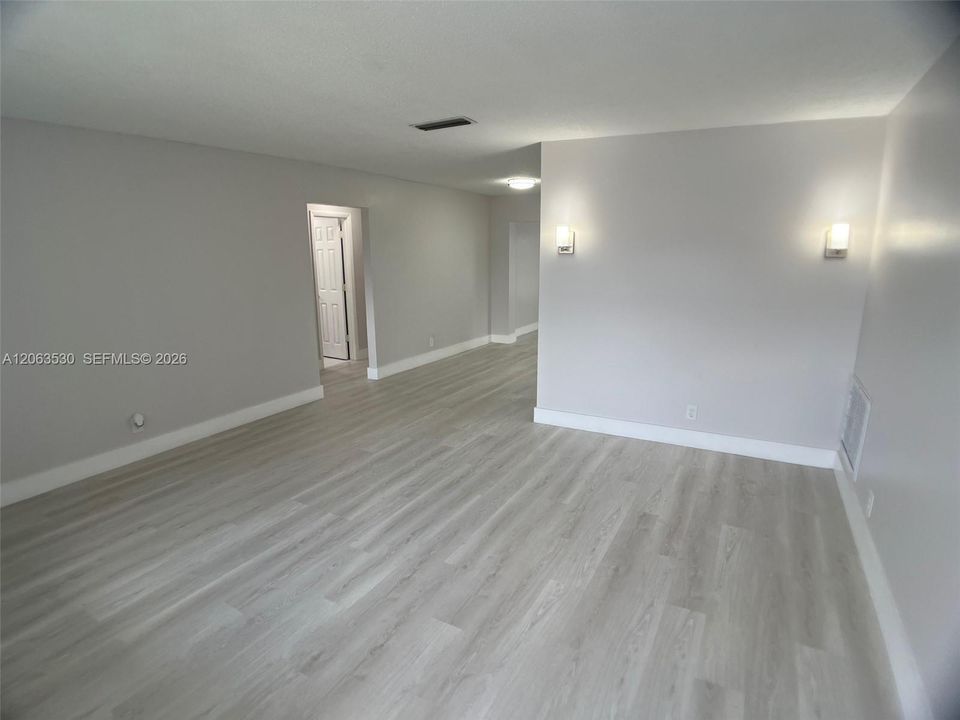 Activo con contrato: $289,900 (2 camas, 1 baños, 1061 Pies cuadrados)