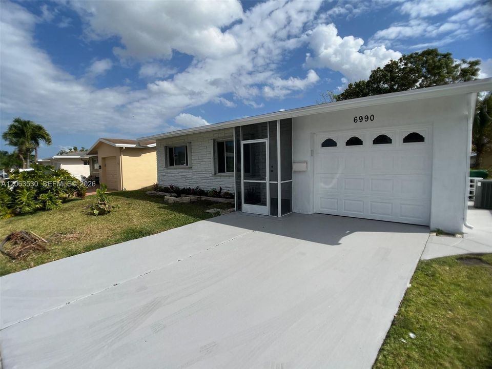 Activo con contrato: $289,900 (2 camas, 1 baños, 1061 Pies cuadrados)