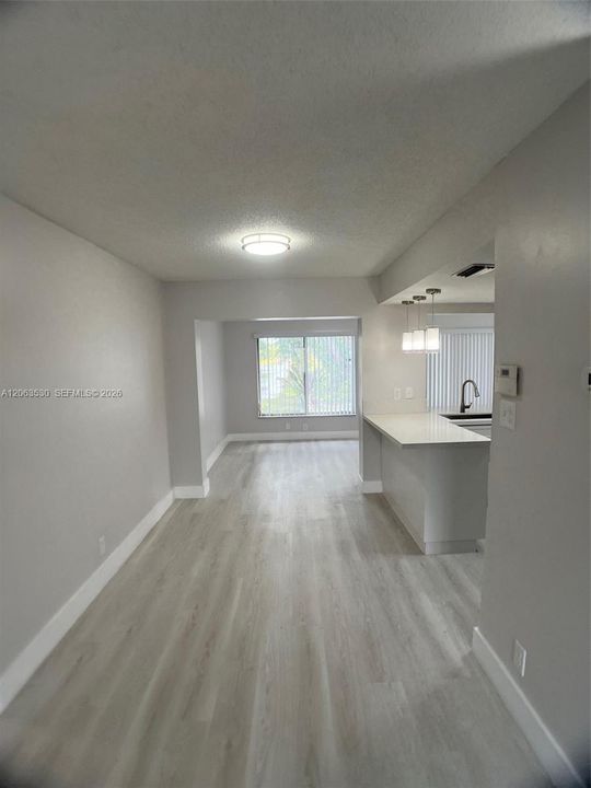Activo con contrato: $289,900 (2 camas, 1 baños, 1061 Pies cuadrados)