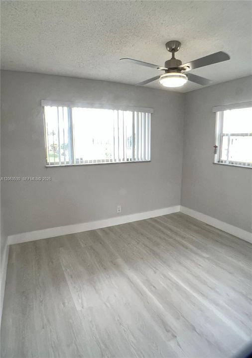 Activo con contrato: $289,900 (2 camas, 1 baños, 1061 Pies cuadrados)