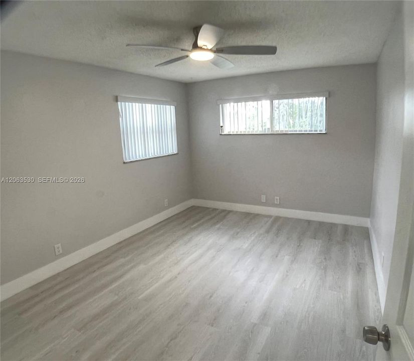 Activo con contrato: $289,900 (2 camas, 1 baños, 1061 Pies cuadrados)