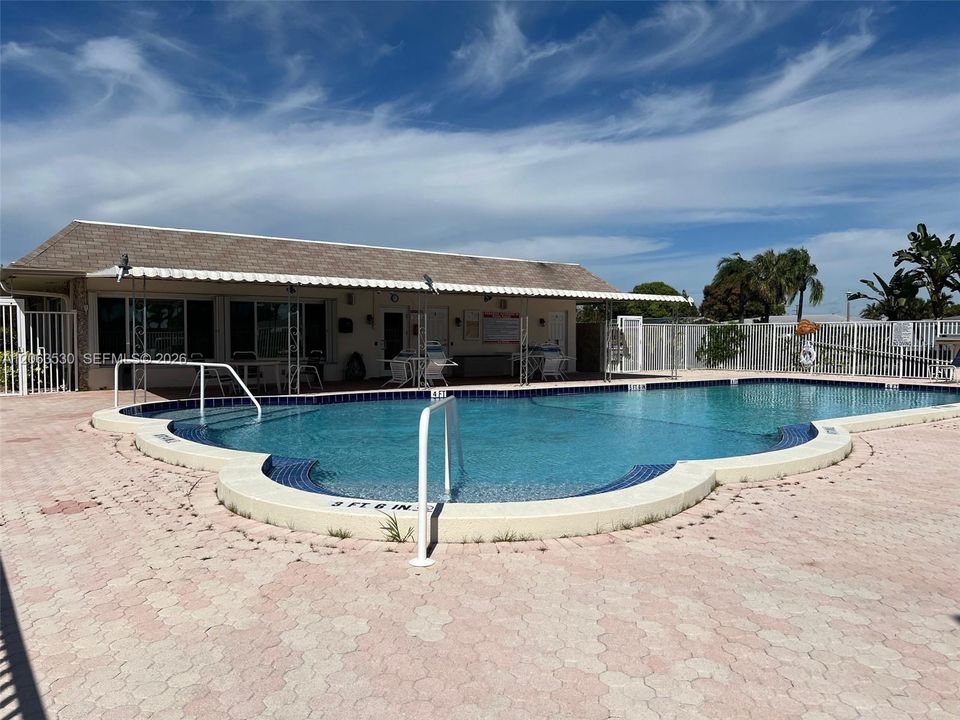 Activo con contrato: $289,900 (2 camas, 1 baños, 1061 Pies cuadrados)