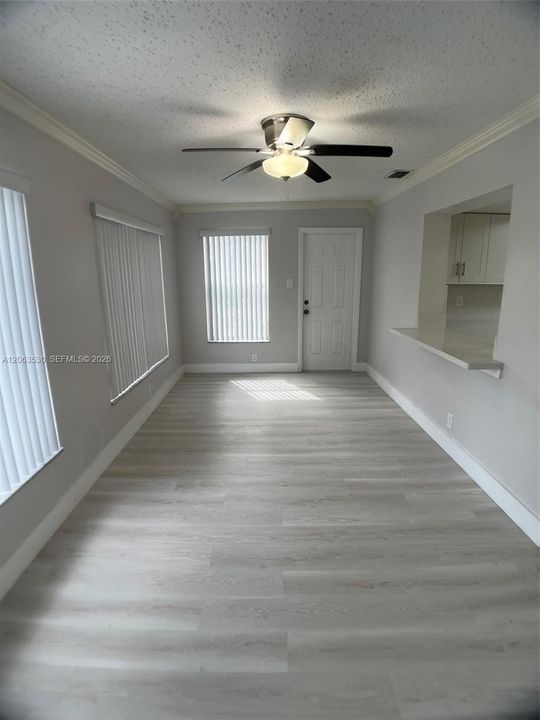 Activo con contrato: $289,900 (2 camas, 1 baños, 1061 Pies cuadrados)