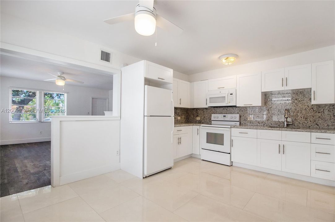 En Renta: $3,950 (3 camas, 2 baños, 1450 Pies cuadrados)