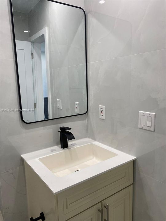 En Renta: $3,950 (3 camas, 2 baños, 1450 Pies cuadrados)