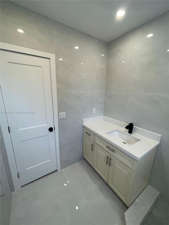 En Renta: $3,950 (3 camas, 2 baños, 1450 Pies cuadrados)
