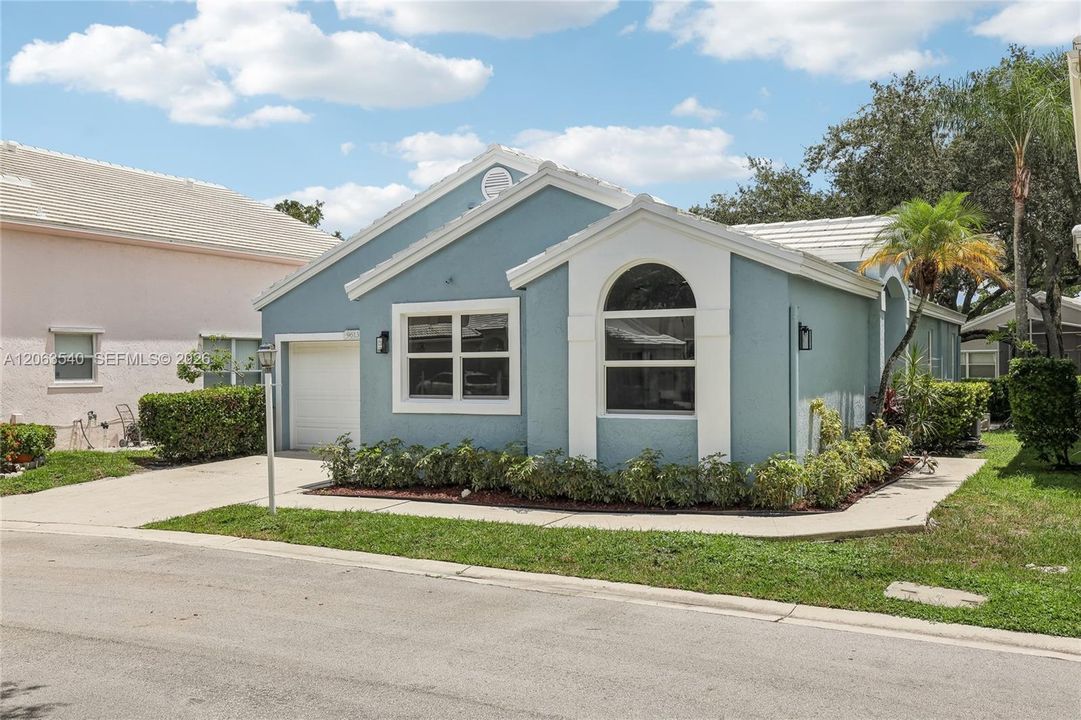 For Sale: $600,000 (3 beds, 2 baths, 1398 Square Feet)