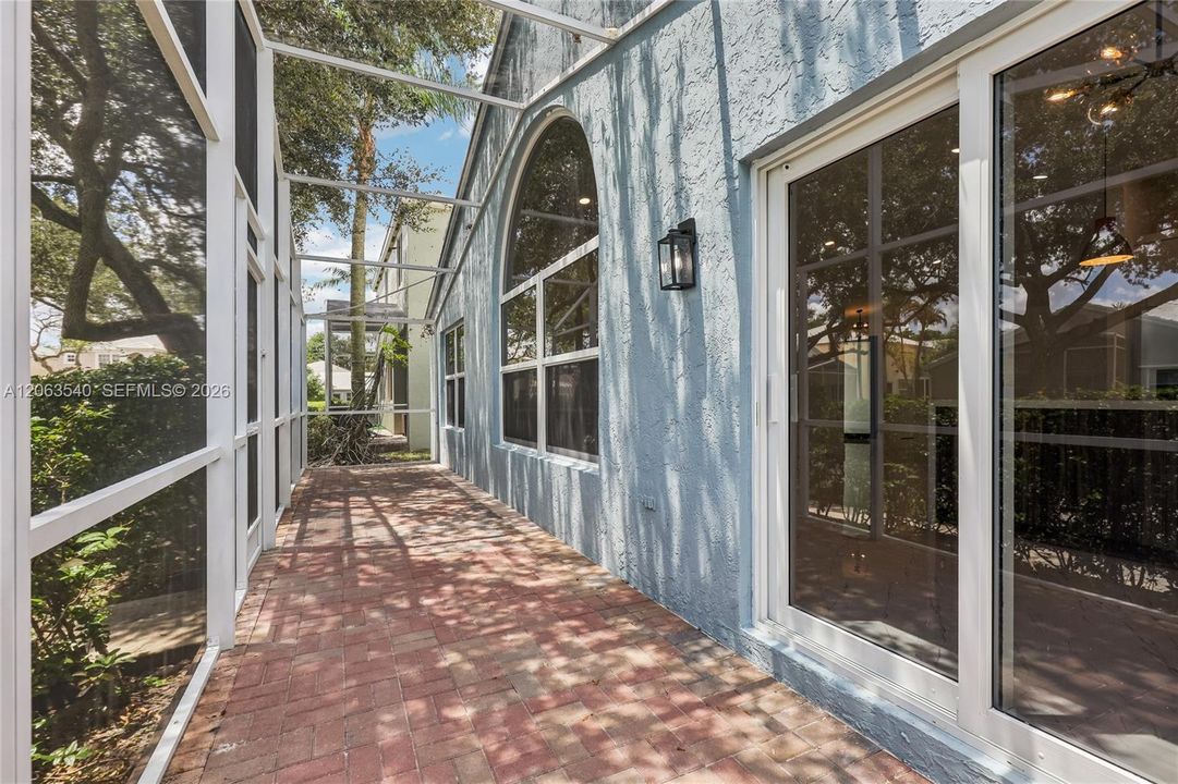 For Sale: $600,000 (3 beds, 2 baths, 1398 Square Feet)