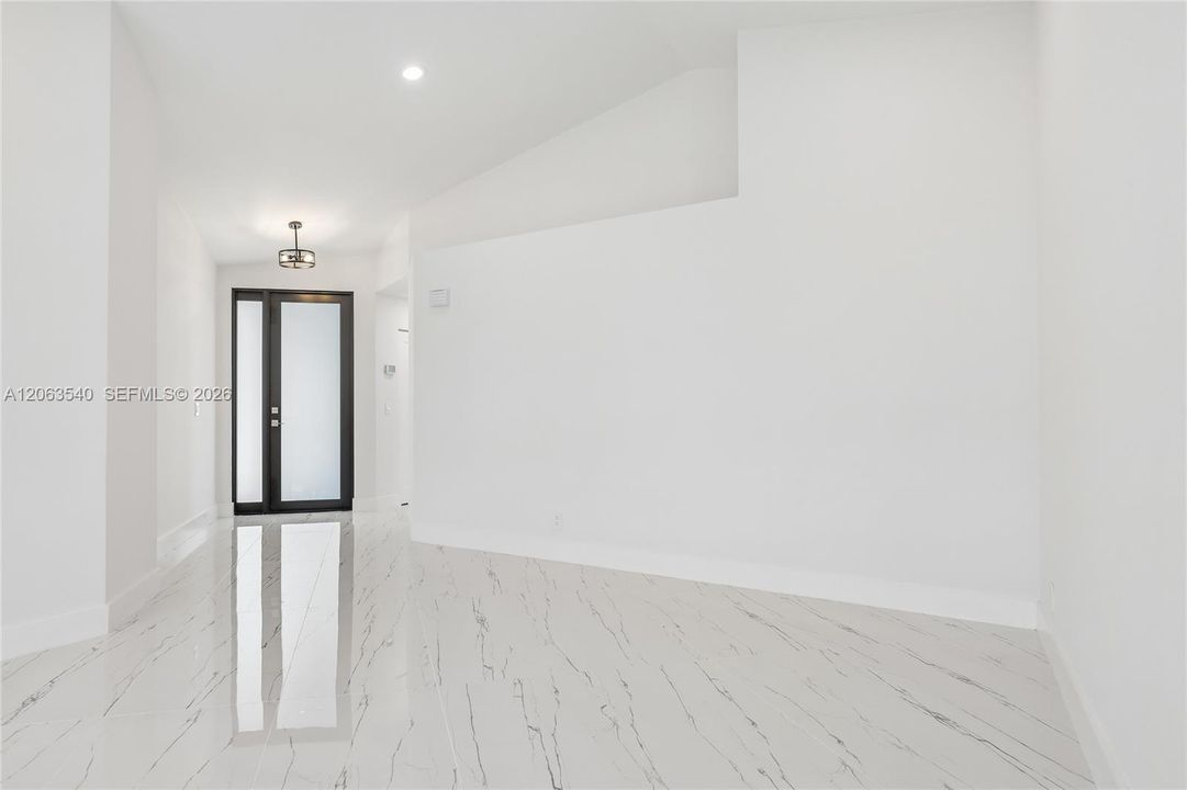 For Sale: $600,000 (3 beds, 2 baths, 1398 Square Feet)