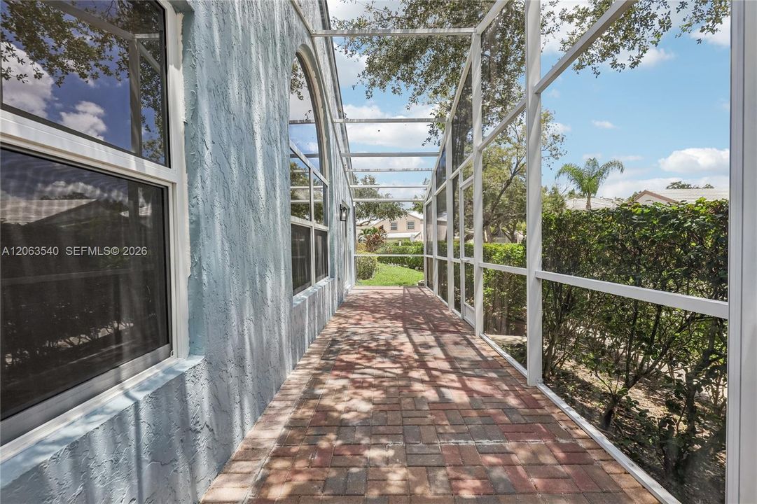 For Sale: $600,000 (3 beds, 2 baths, 1398 Square Feet)
