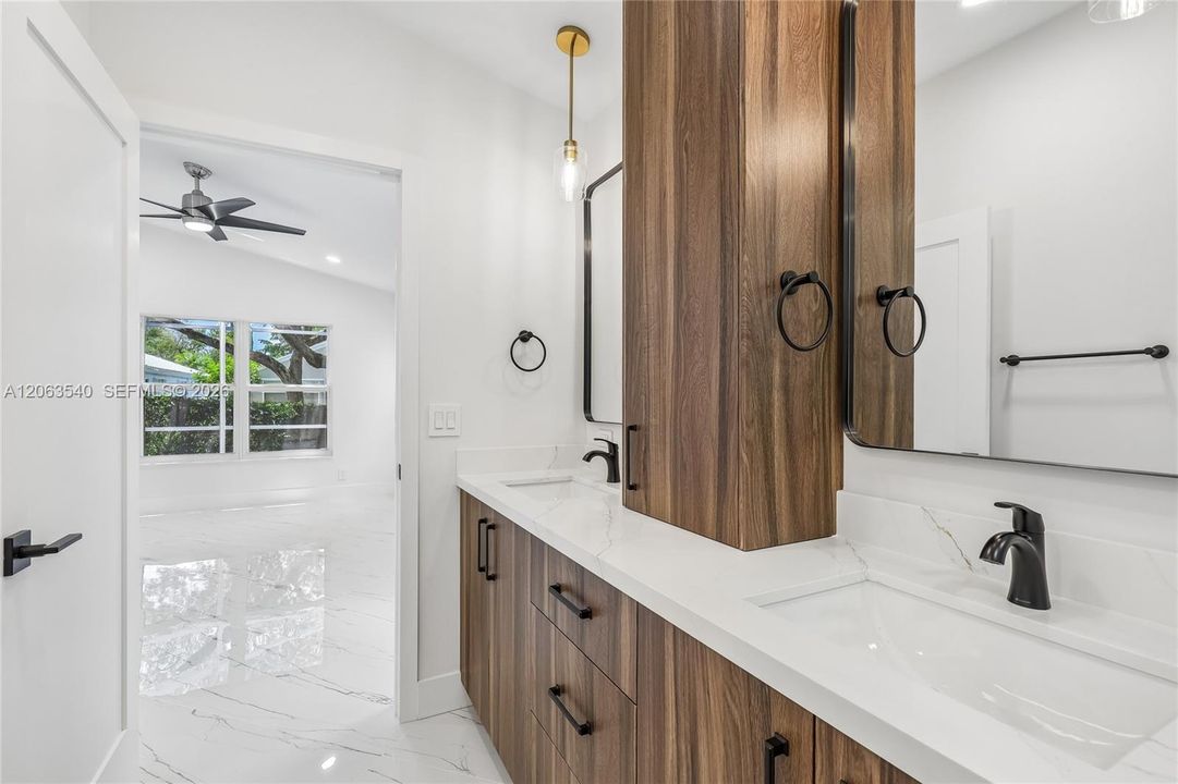 For Sale: $600,000 (3 beds, 2 baths, 1398 Square Feet)