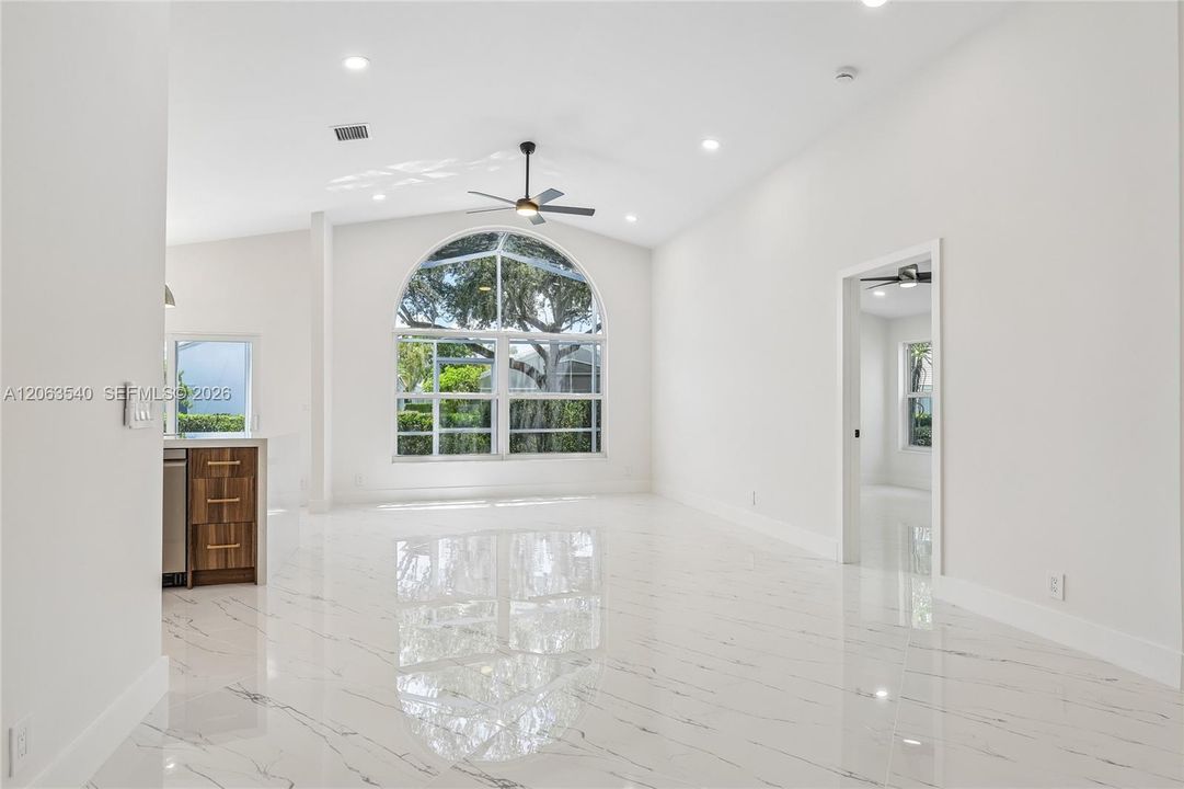 For Sale: $600,000 (3 beds, 2 baths, 1398 Square Feet)