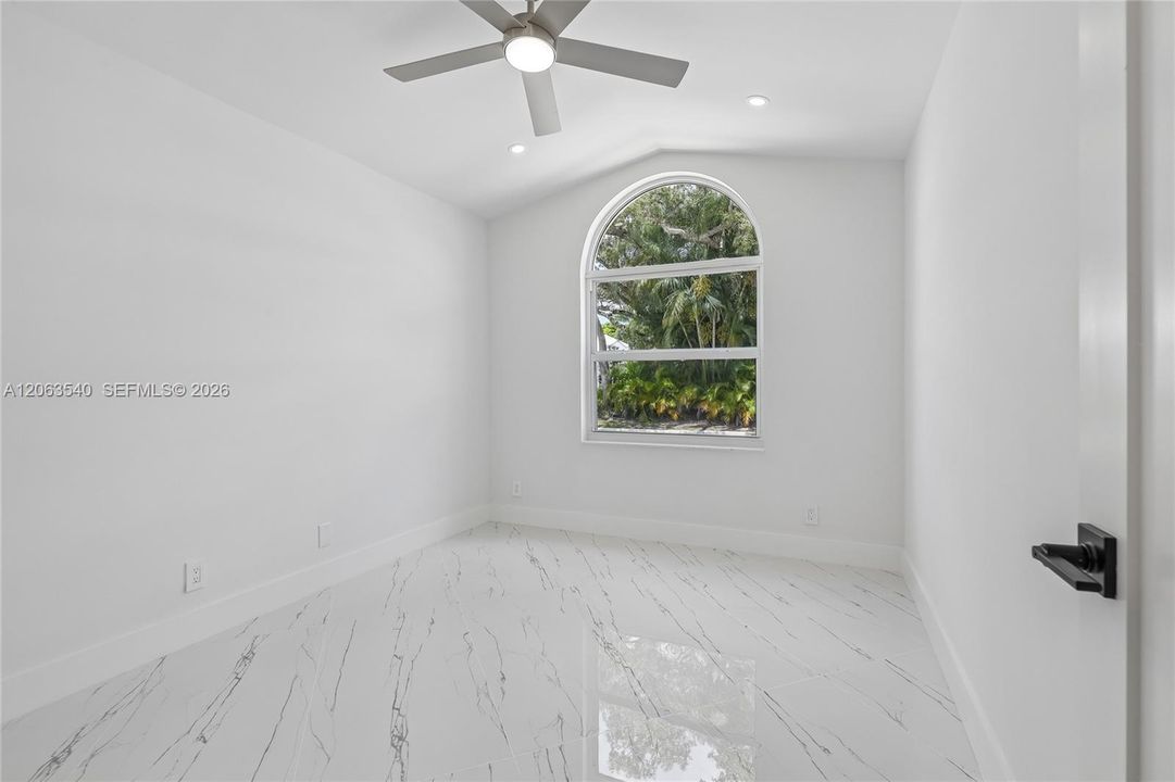 For Sale: $600,000 (3 beds, 2 baths, 1398 Square Feet)