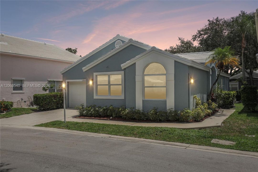 For Sale: $600,000 (3 beds, 2 baths, 1398 Square Feet)