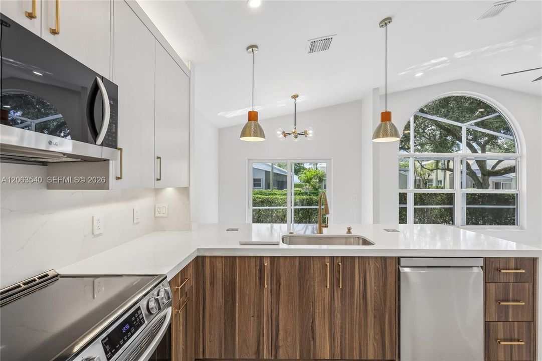 For Sale: $600,000 (3 beds, 2 baths, 1398 Square Feet)