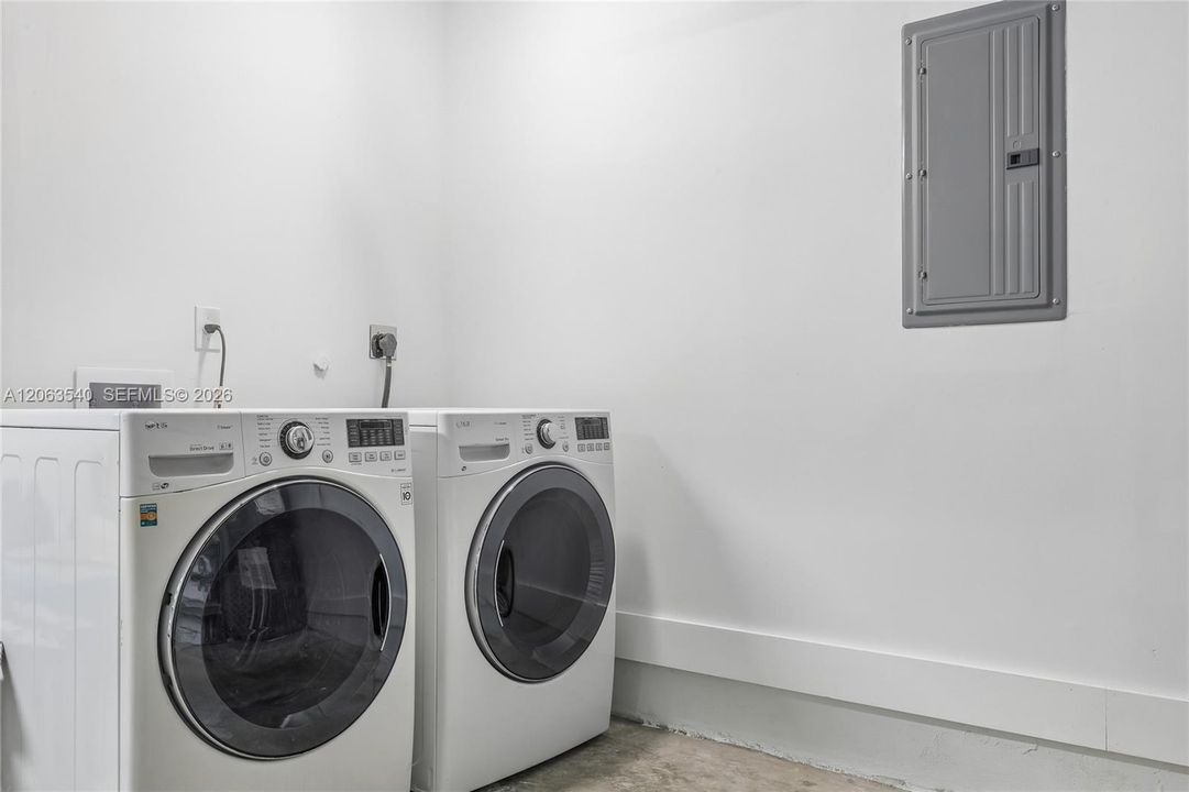 For Sale: $600,000 (3 beds, 2 baths, 1398 Square Feet)