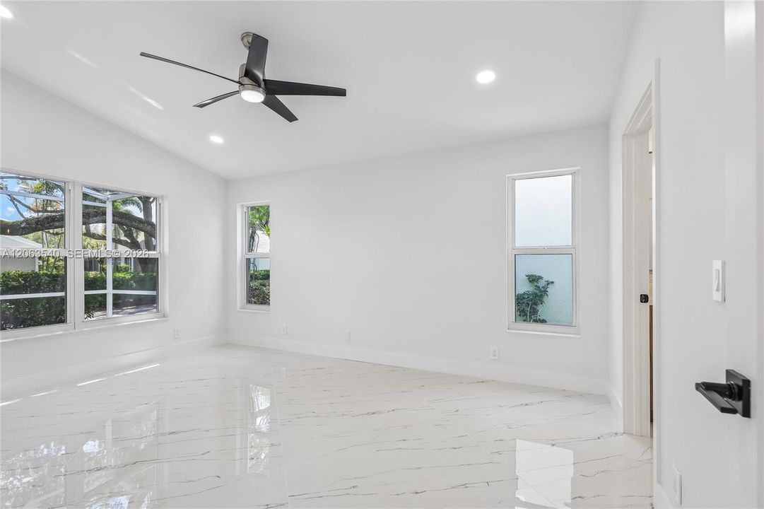 For Sale: $600,000 (3 beds, 2 baths, 1398 Square Feet)