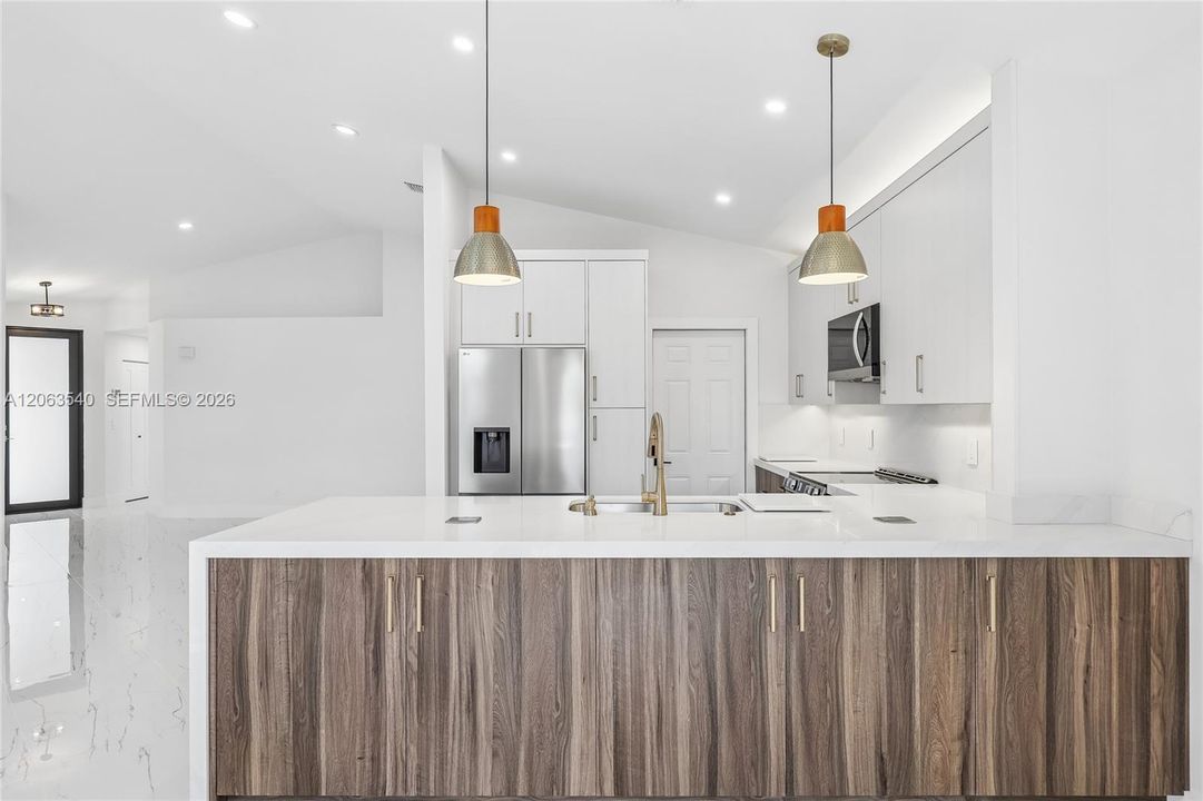For Sale: $600,000 (3 beds, 2 baths, 1398 Square Feet)