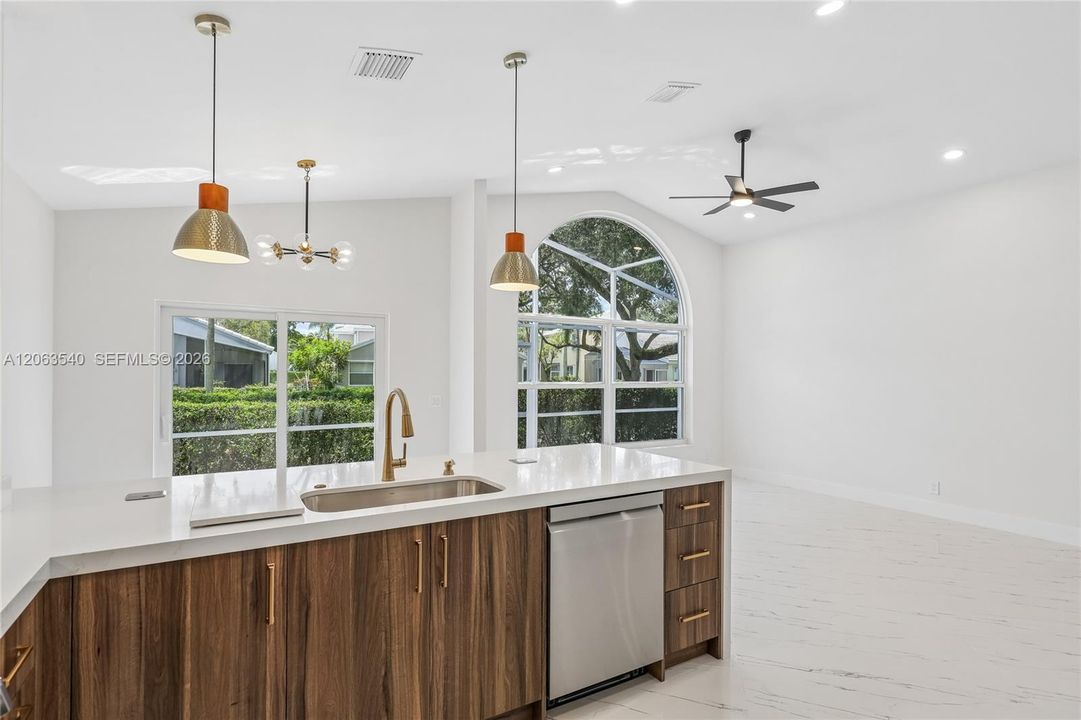 For Sale: $600,000 (3 beds, 2 baths, 1398 Square Feet)