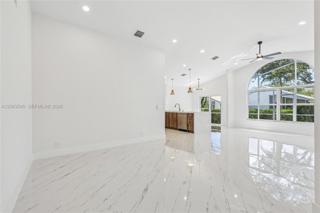 For Sale: $600,000 (3 beds, 2 baths, 1398 Square Feet)