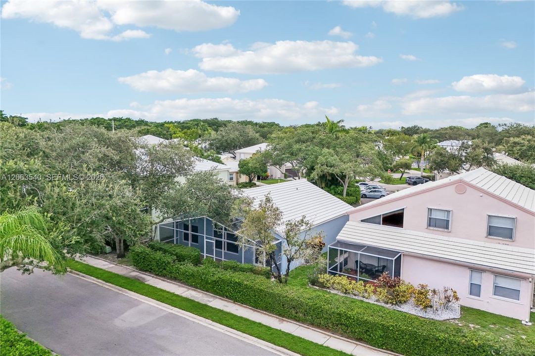 For Sale: $600,000 (3 beds, 2 baths, 1398 Square Feet)