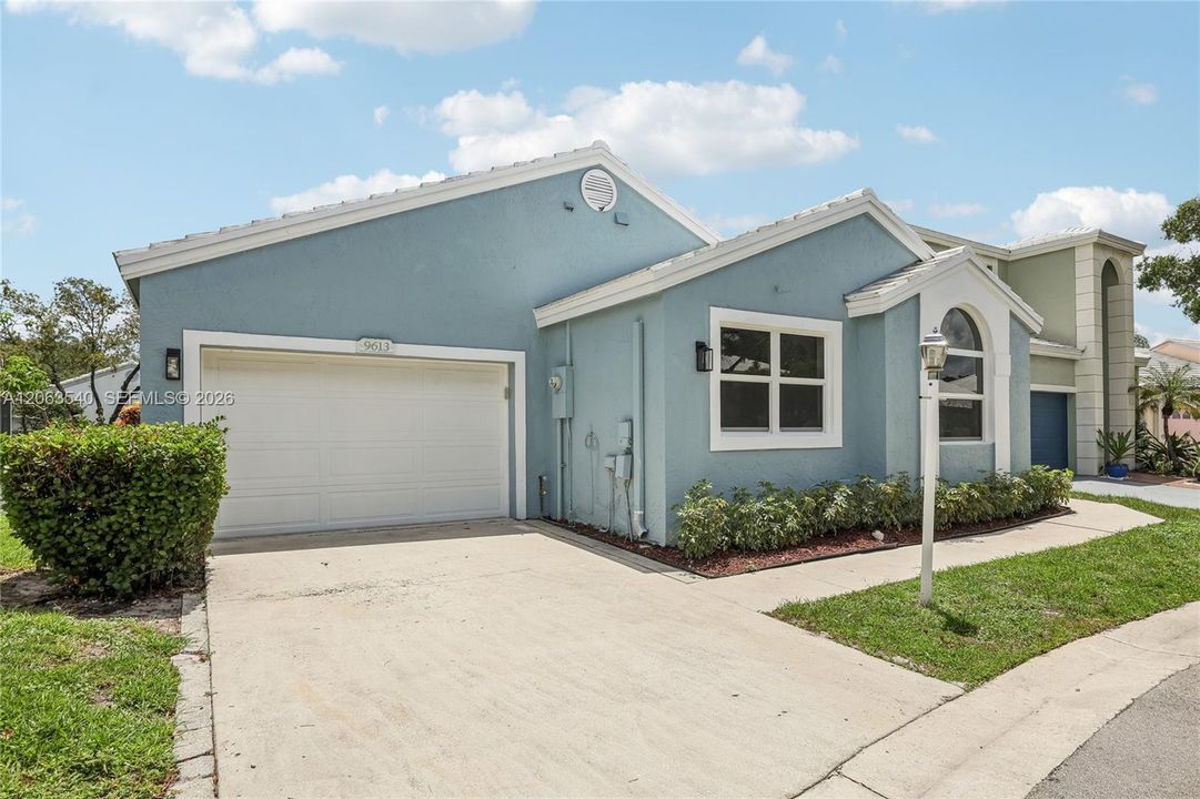 For Sale: $600,000 (3 beds, 2 baths, 1398 Square Feet)