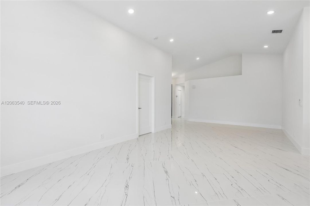 For Sale: $600,000 (3 beds, 2 baths, 1398 Square Feet)