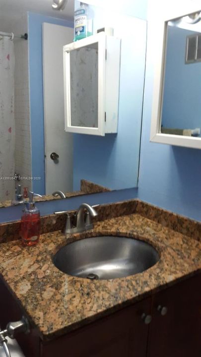 На продажу: $185,000 (2 спален, 2 ванн, 829 Квадратных фут)