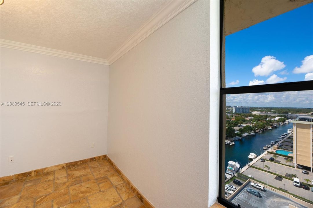 В аренду: $2,300 (2 спален, 2 ванн, 904 Квадратных фут)