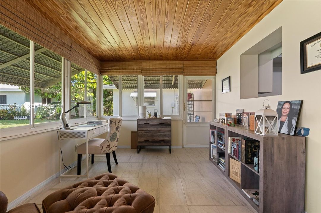 En Venta: $339,000 (2 camas, 1 baños, 1082 Pies cuadrados)