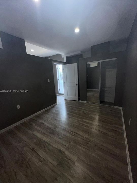 For Rent: $1,500 (1 beds, 1 baths, 2377 Square Feet)