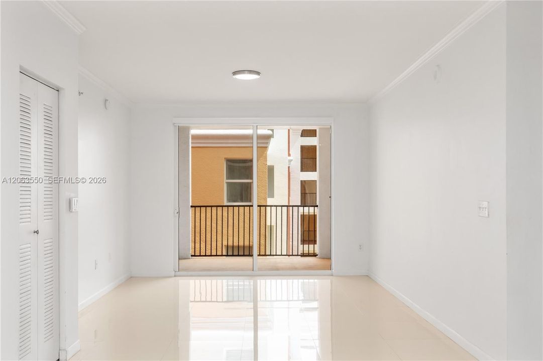 For Sale: $590,000 (2 beds, 2 baths, 1024 Square Feet)