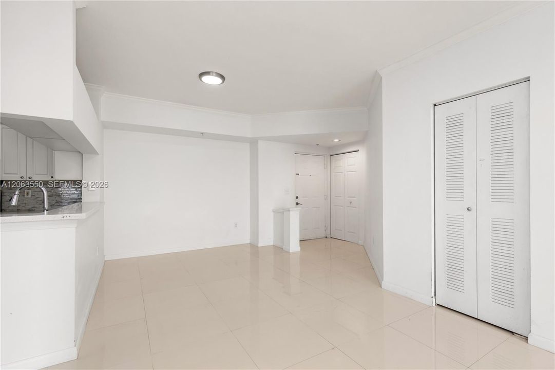 For Sale: $590,000 (2 beds, 2 baths, 1024 Square Feet)