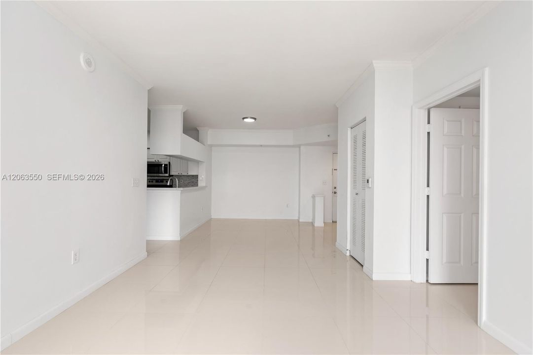 For Sale: $590,000 (2 beds, 2 baths, 1024 Square Feet)