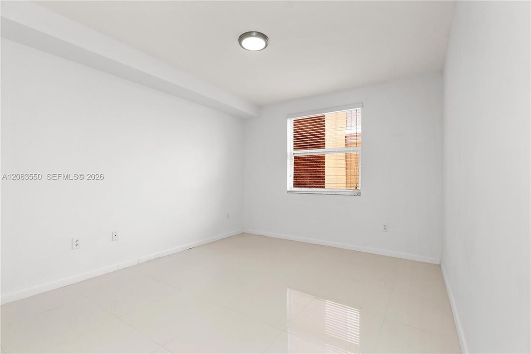 For Sale: $590,000 (2 beds, 2 baths, 1024 Square Feet)