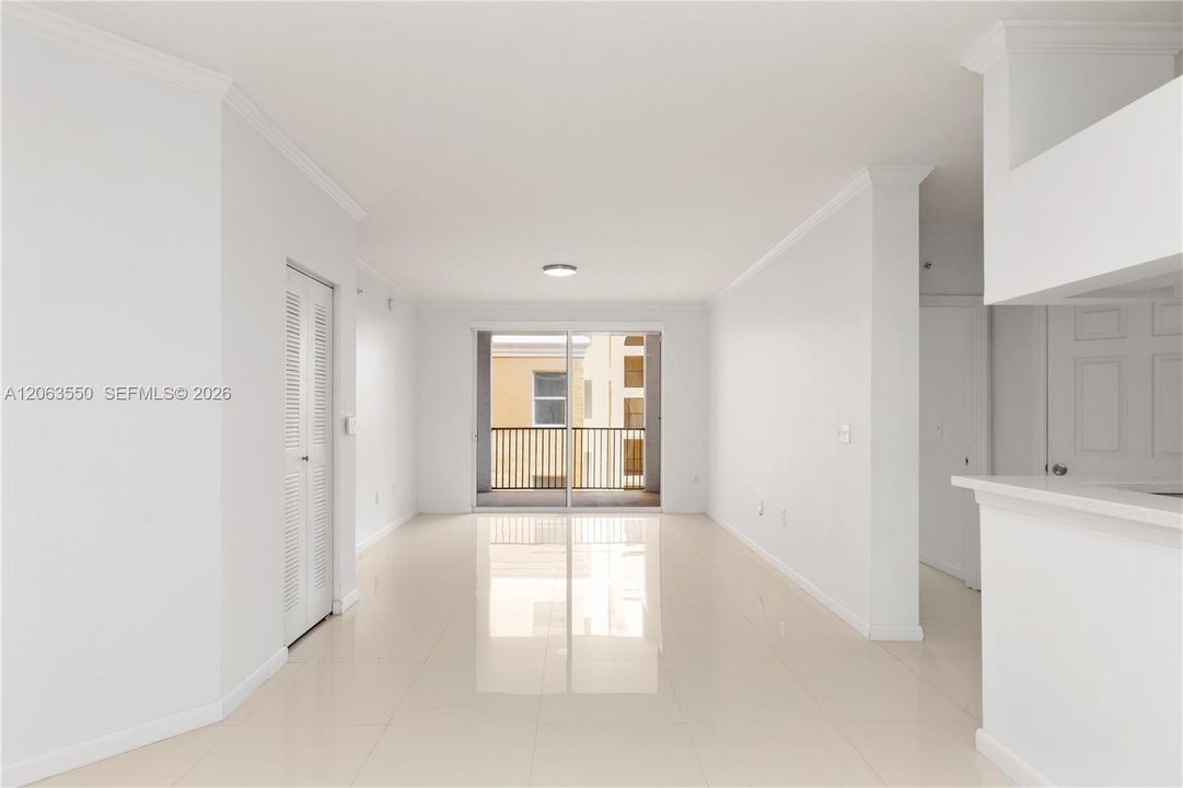 For Sale: $590,000 (2 beds, 2 baths, 1024 Square Feet)