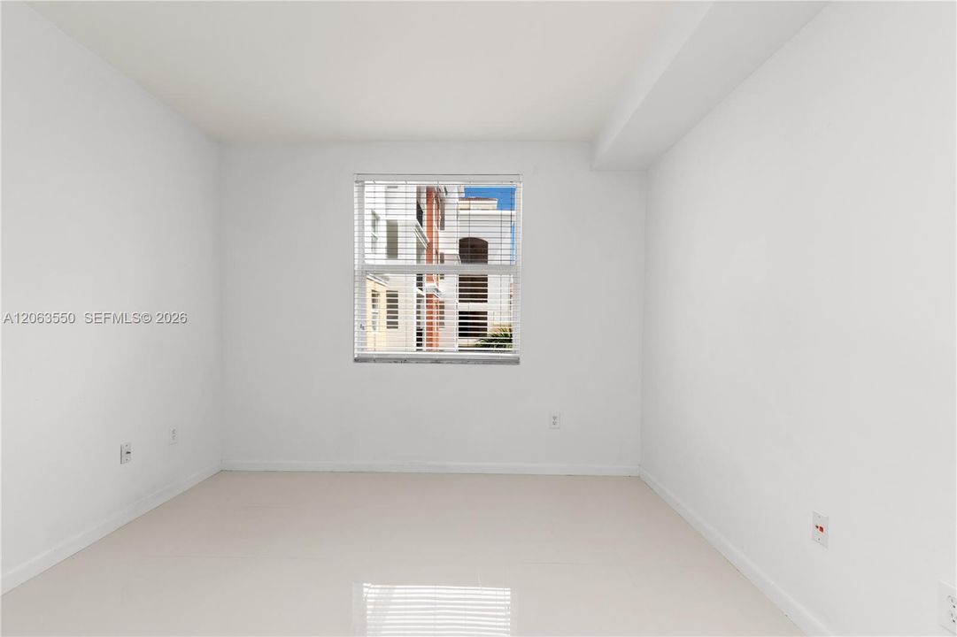 For Sale: $590,000 (2 beds, 2 baths, 1024 Square Feet)