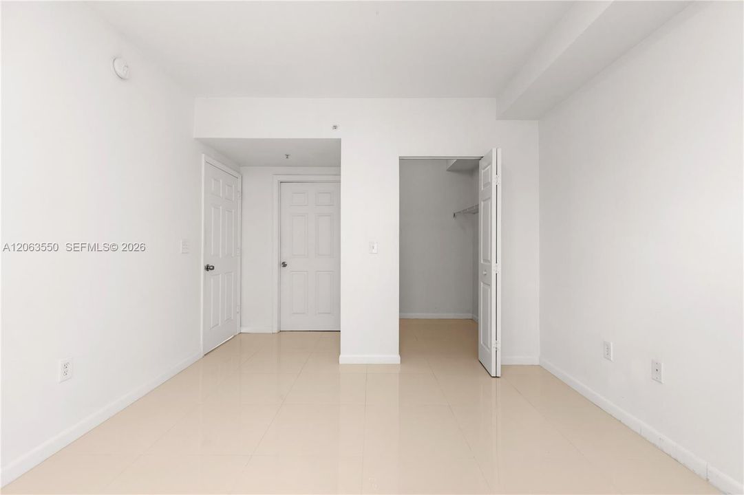 For Sale: $590,000 (2 beds, 2 baths, 1024 Square Feet)
