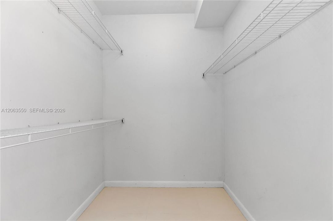 For Sale: $590,000 (2 beds, 2 baths, 1024 Square Feet)