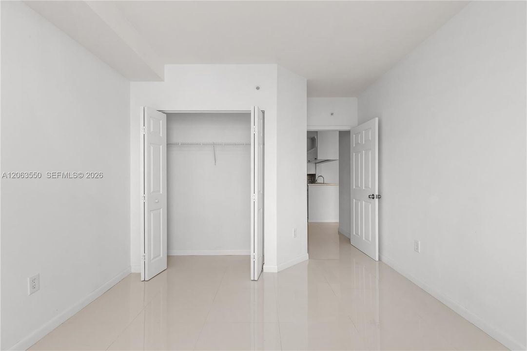 For Sale: $590,000 (2 beds, 2 baths, 1024 Square Feet)