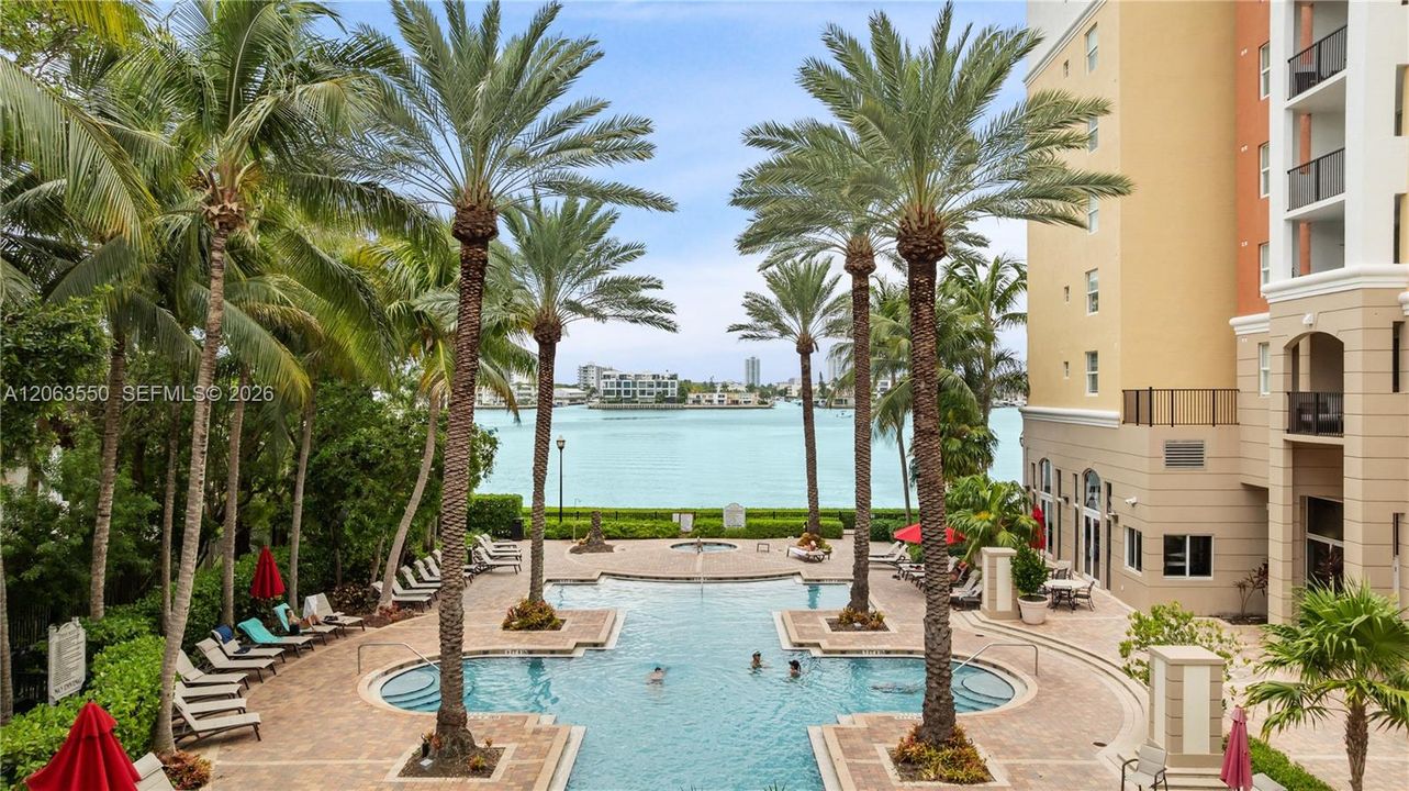 For Sale: $590,000 (2 beds, 2 baths, 1024 Square Feet)