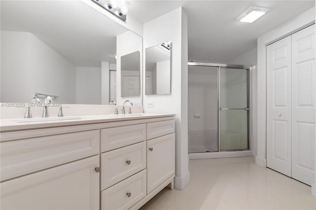 For Sale: $590,000 (2 beds, 2 baths, 1024 Square Feet)