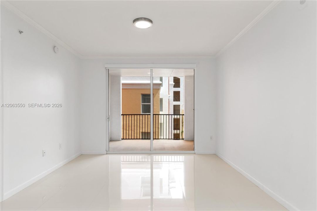 For Sale: $590,000 (2 beds, 2 baths, 1024 Square Feet)